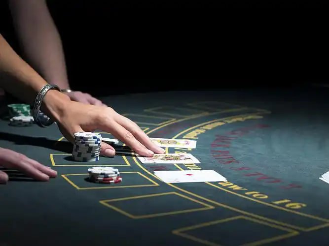 Meja European Roulette langsung dengan dealer profesional di studio HD milan99